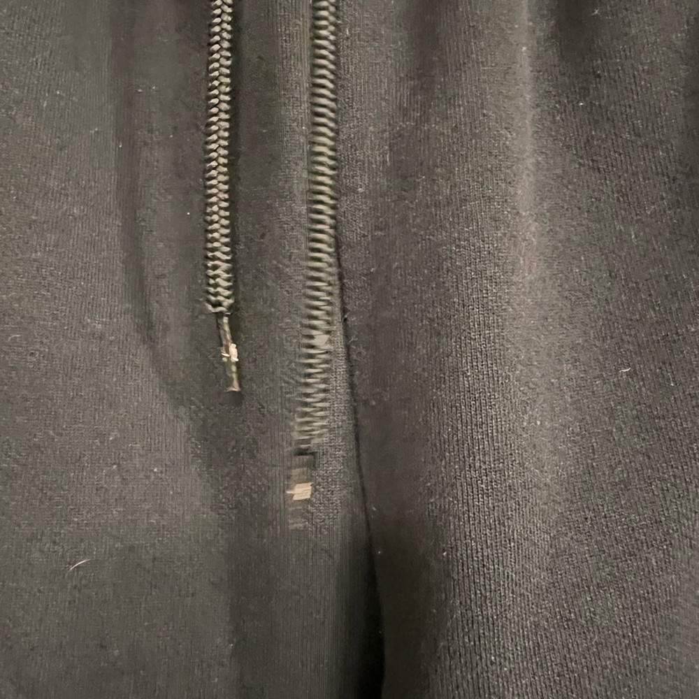 ALO Yoga Accolade Straight Leg Sweatpant in Black - Picture 7 of 7